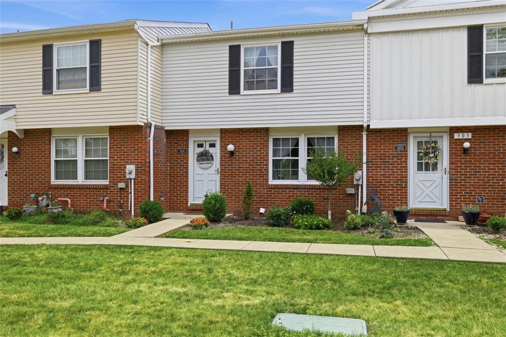 304 Countryside Drive McKees Rocks, PA 15136 - Photo 2 of 41 Gallery Image 2