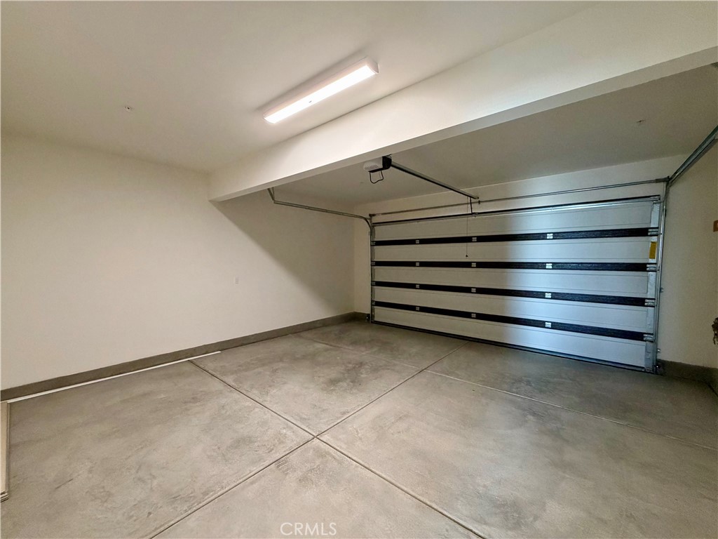 9643 Babaco Street Riverside, CA 92508 - Photo 17 of 18 Garage