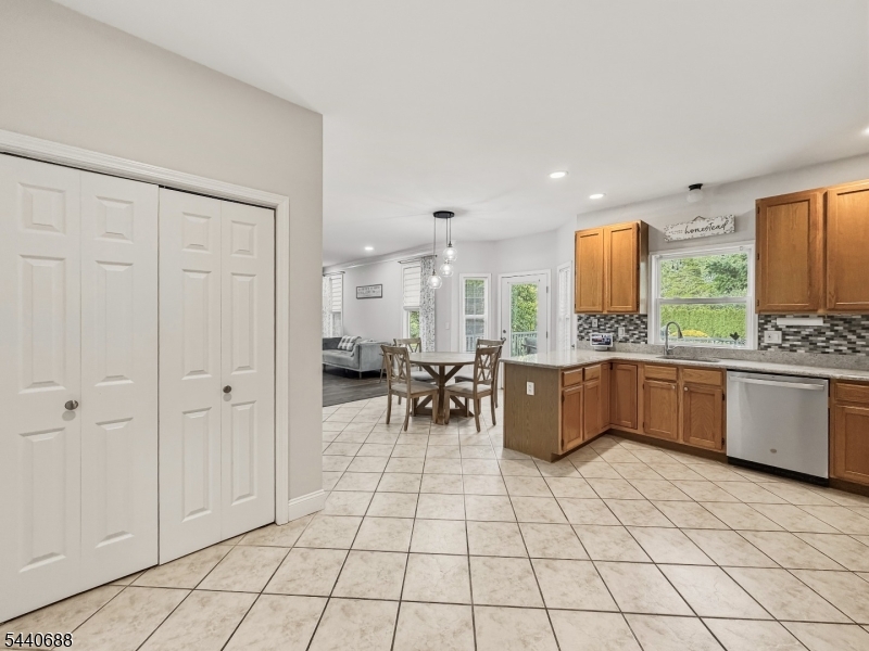 323 Frank Applegate Road Jackson, NJ 08527 - Photo 14 of 47