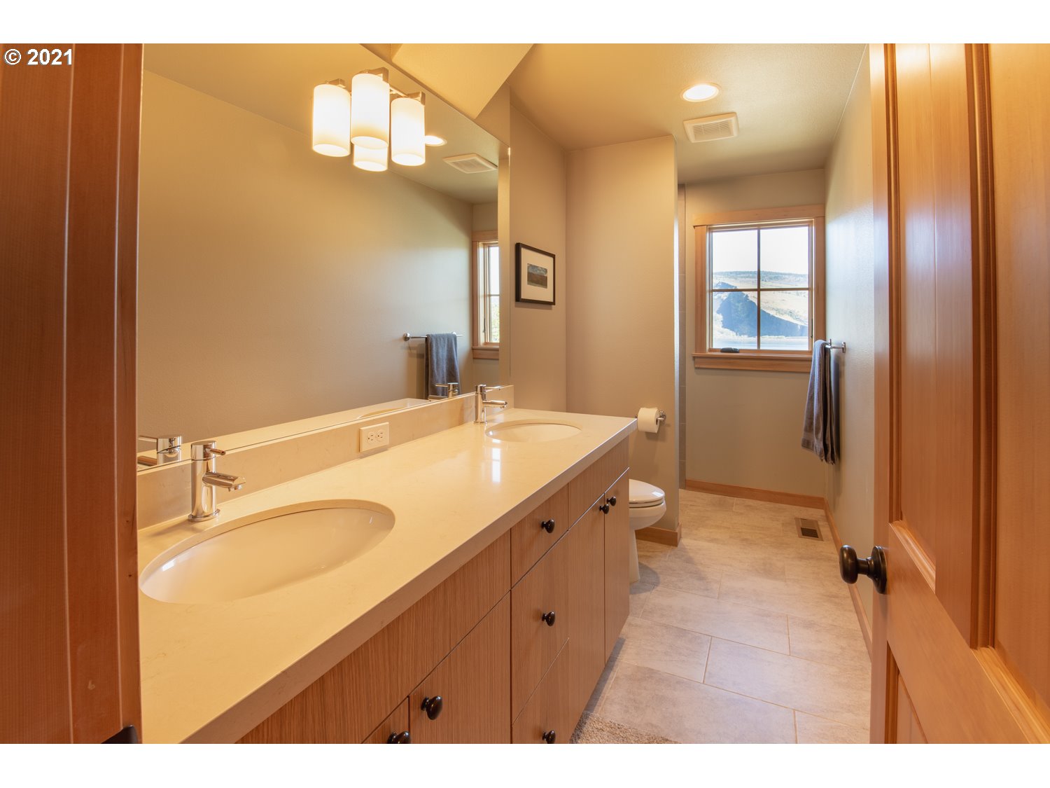 1055 Tanawashee Court Mosier, OR 97040 - Photo 16 of 26