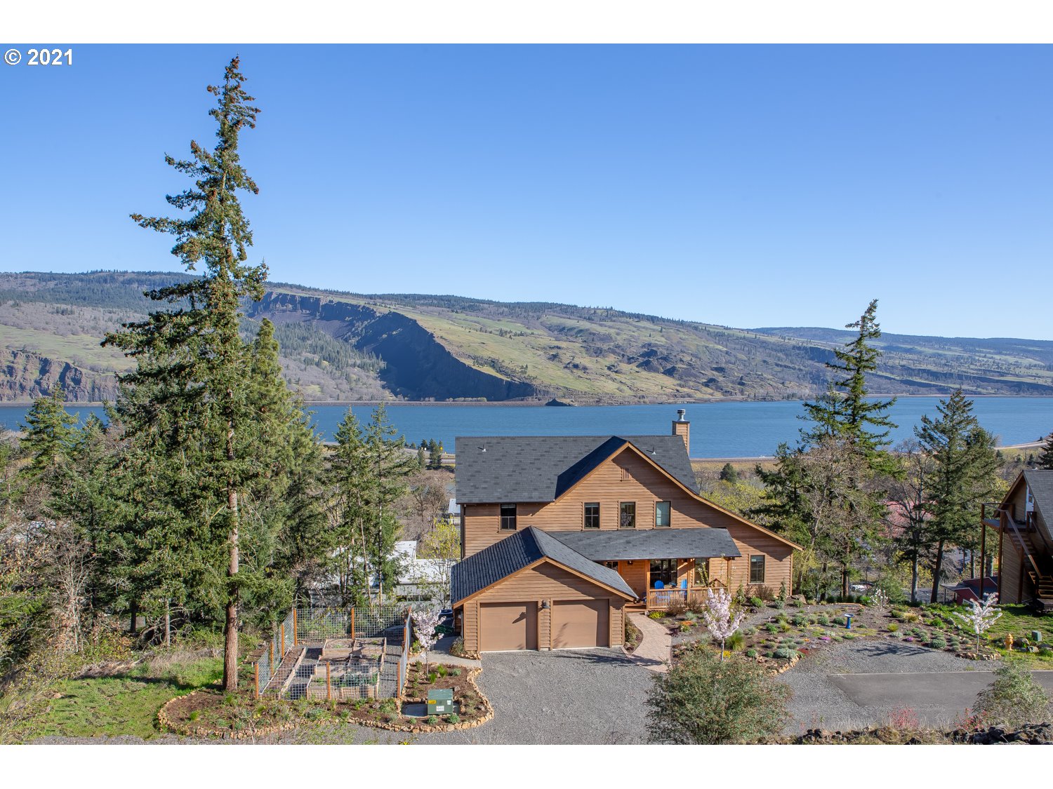 1055 Tanawashee Court Mosier, OR 97040 - Photo 3 of 26