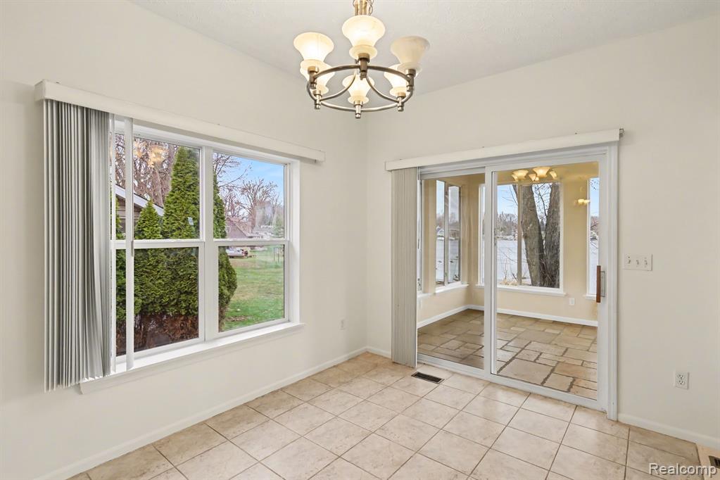 2853 Rubbins Road Howell, MI 48843 - Photo 8 of 30 Gallery Image 8
