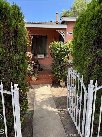 $585,000 | 601 West 19th Street, Long Beach, CA 90806