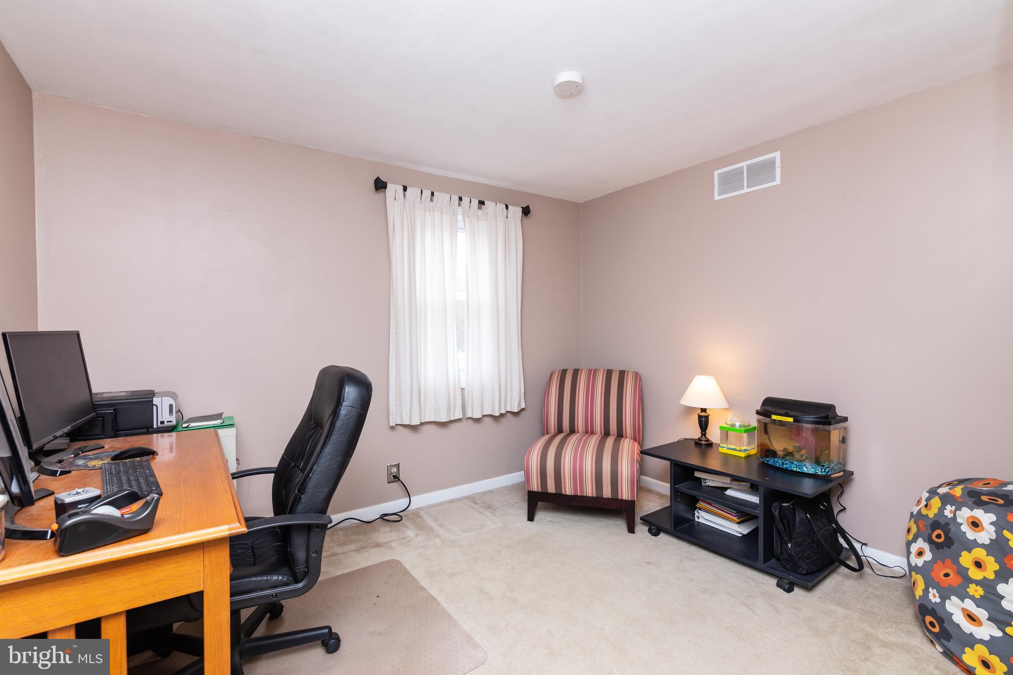 468 Story Road Aston, PA 19014 - Photo 16 of 40 1st Floor Bedroom
