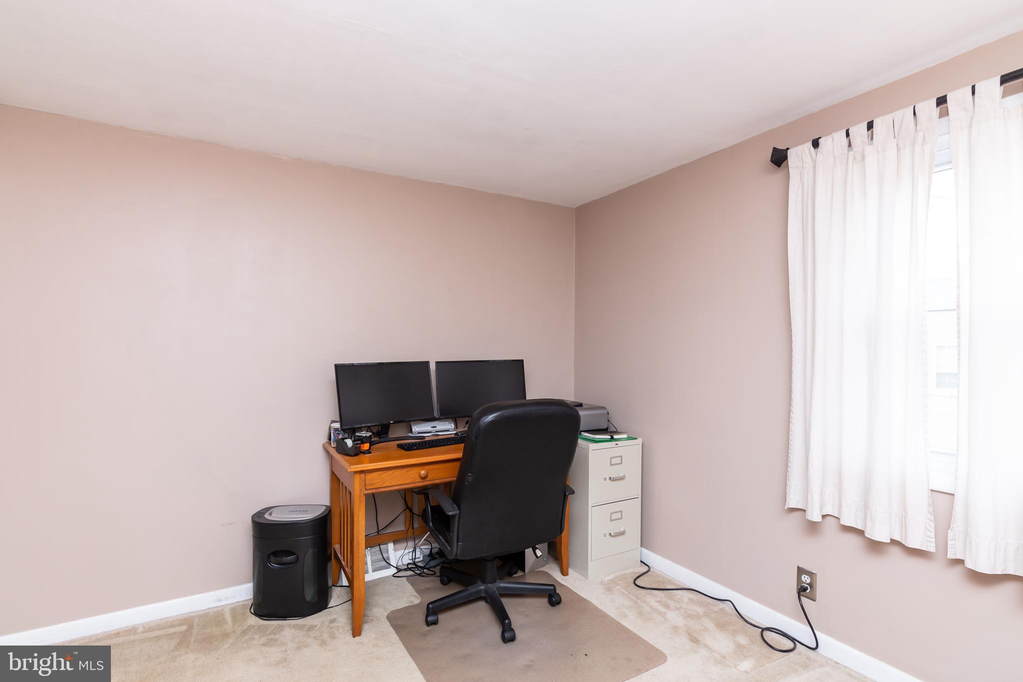 468 Story Road Aston, PA 19014 - Photo 17 of 40 1st Floor Bedroom