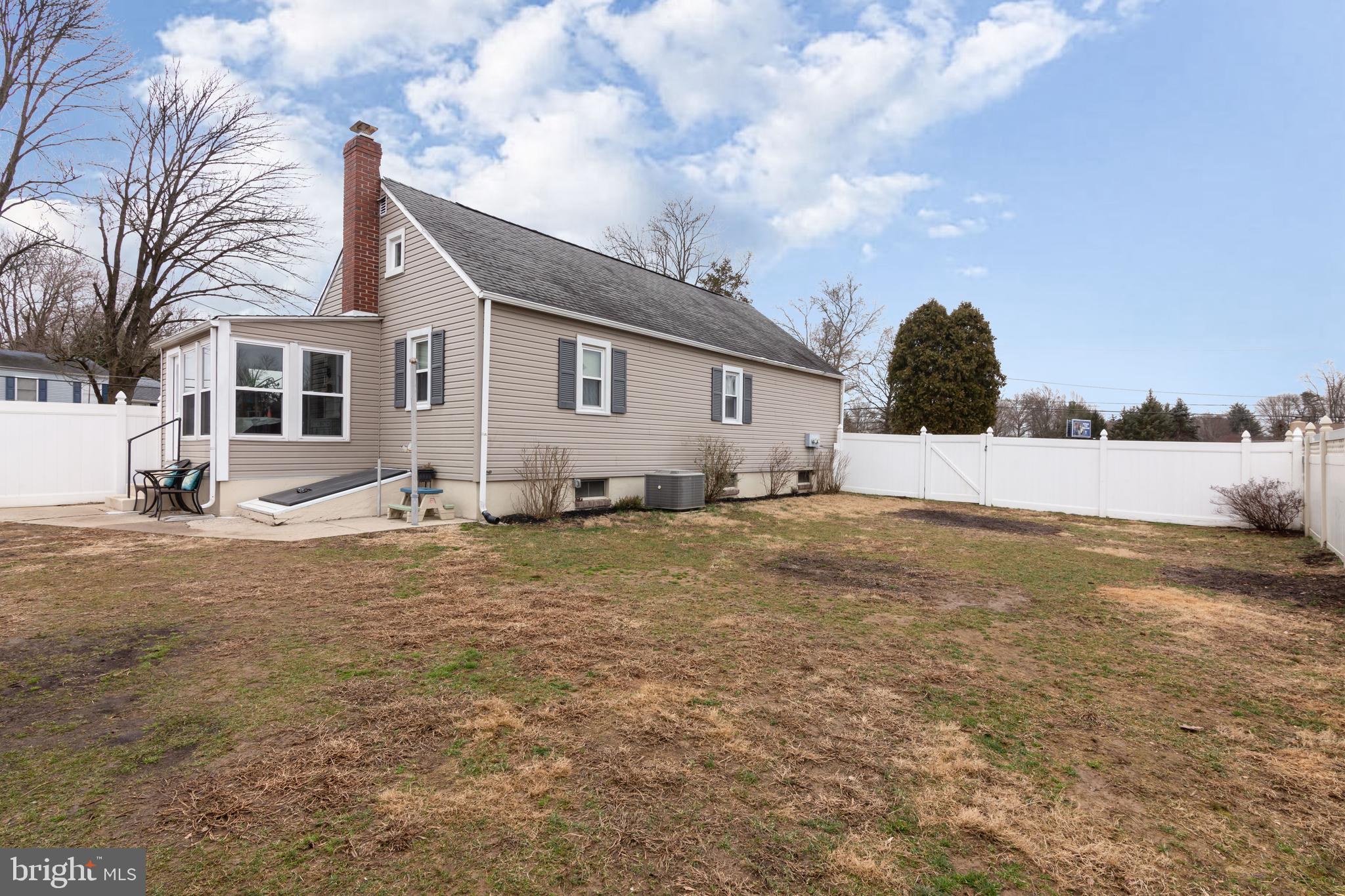 468 Story Road Aston, PA 19014 - Photo 35 of 40 Fenced in rear yard