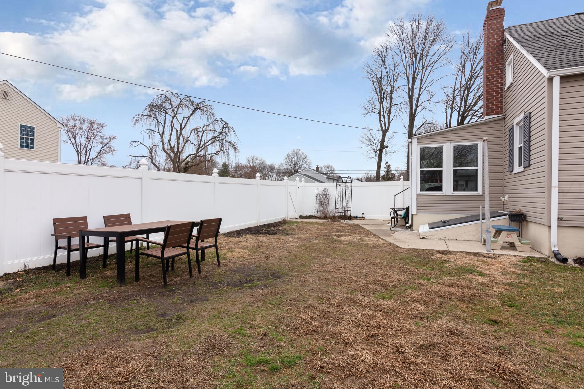 468 Story Road Aston, PA 19014 - Photo 36 of 40 Fenced in rear yard