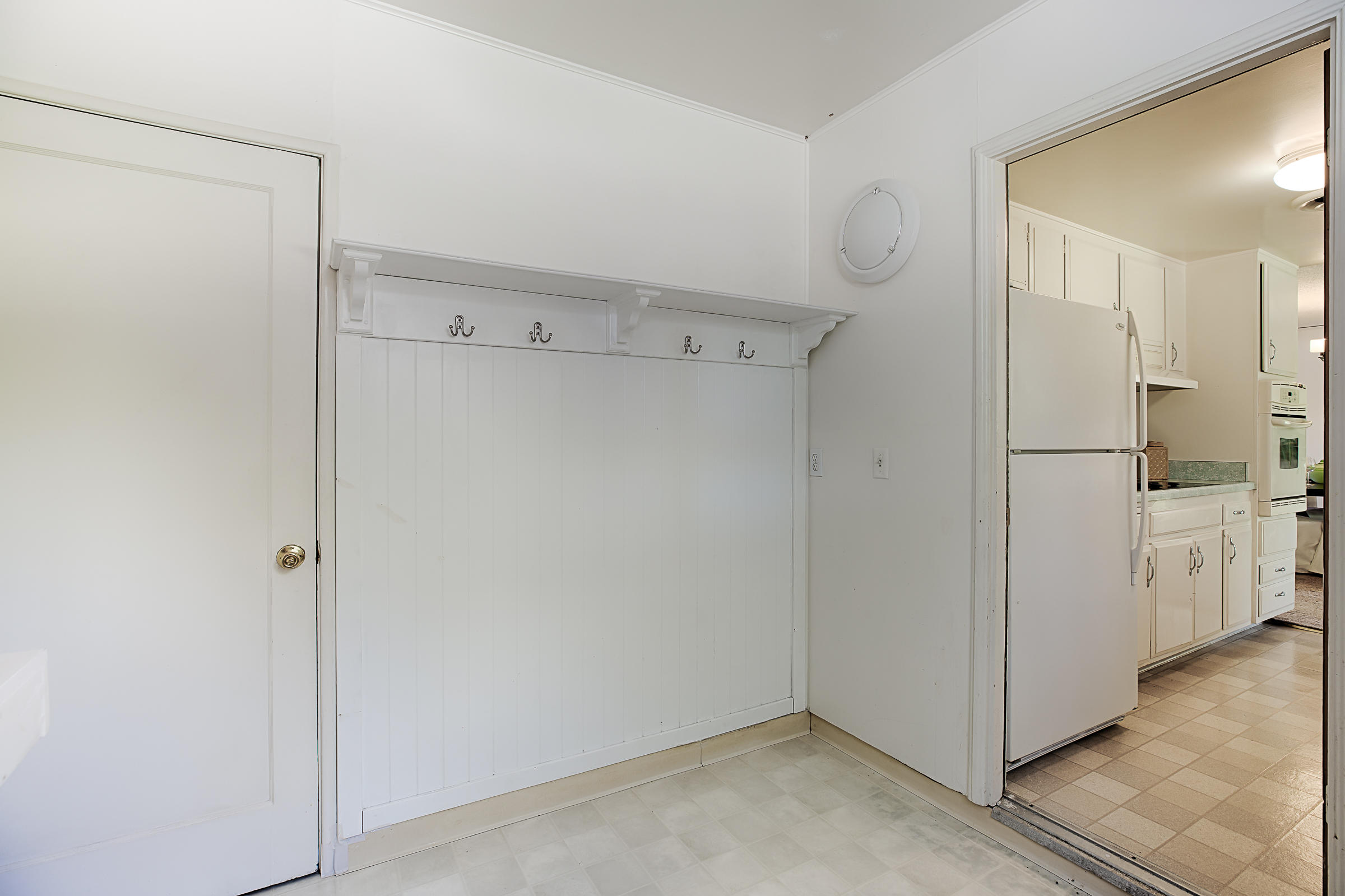 5750 Berkeley Road Goleta, CA 93117 - Photo 6 of 15 Laundry & separate pantry