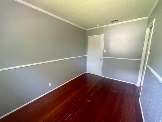 $2,400 | 416 South Eastside Drive, Bloomington, IN 47401