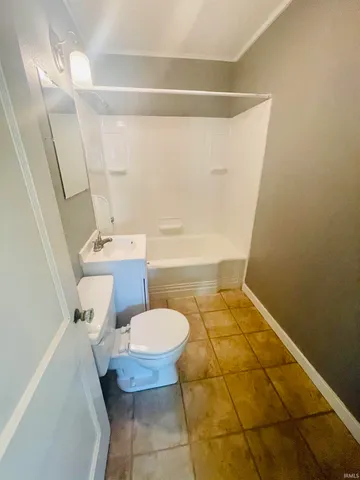 $2,400 | 416 South Eastside Drive, Bloomington, IN 47401