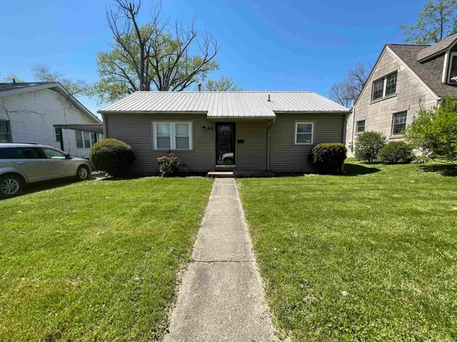 $2,400 | 416 South Eastside Drive, Bloomington, IN 47401