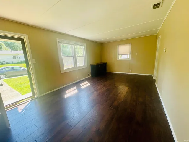 $2,400 | 416 South Eastside Drive, Bloomington, IN 47401