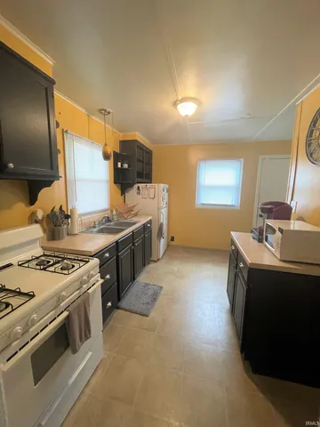 $2,400 | 416 South Eastside Drive, Bloomington, IN 47401