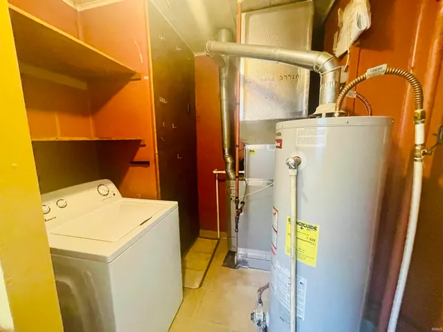 $2,400 | 416 South Eastside Drive, Bloomington, IN 47401