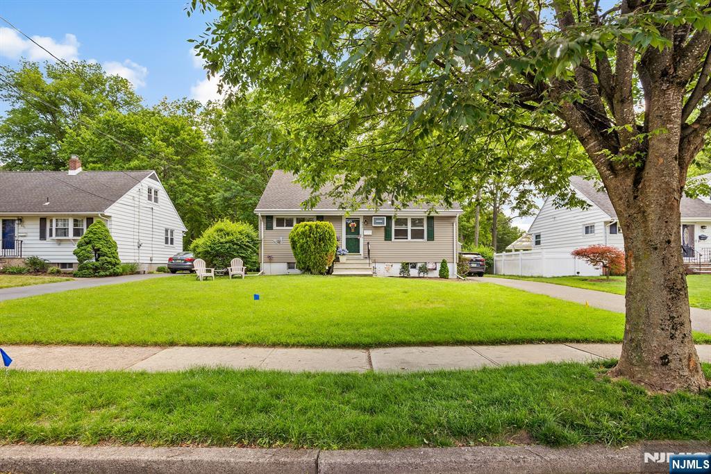 642 Ellington Road Ridgewood, NJ 07450 - Photo 3 of 27