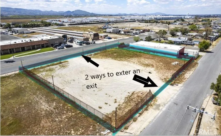 27180 5th Highland, CA 92346 - Photo 3 of 4 a view of a swimming pool