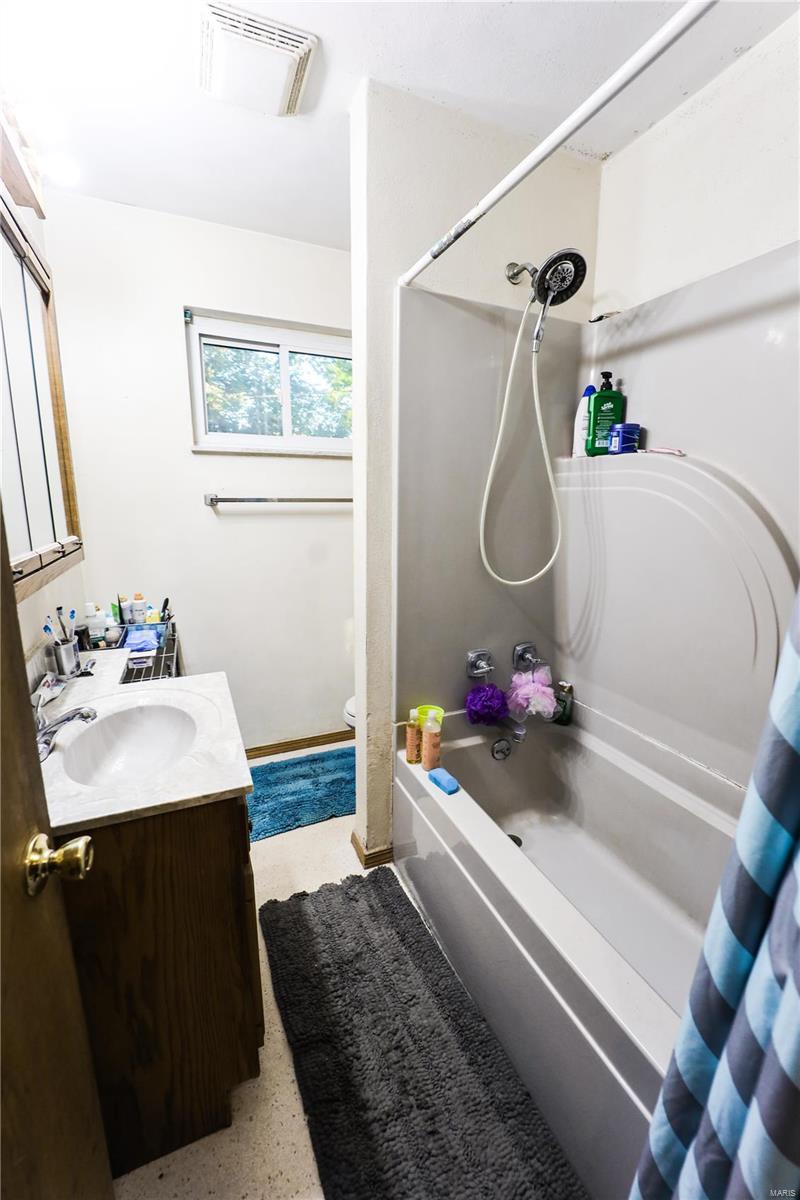 9333 Bunkum Road Fairview Heights, IL 62208 - Photo 3 of 10 Gallery Image 3
