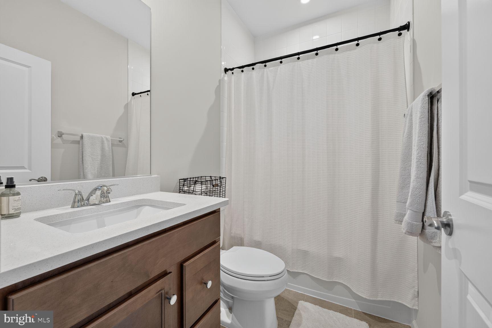 11003 Pinnacle Green Road Upper Marlboro, MD 20774 - Photo 26 of 29 Hall Bathroom