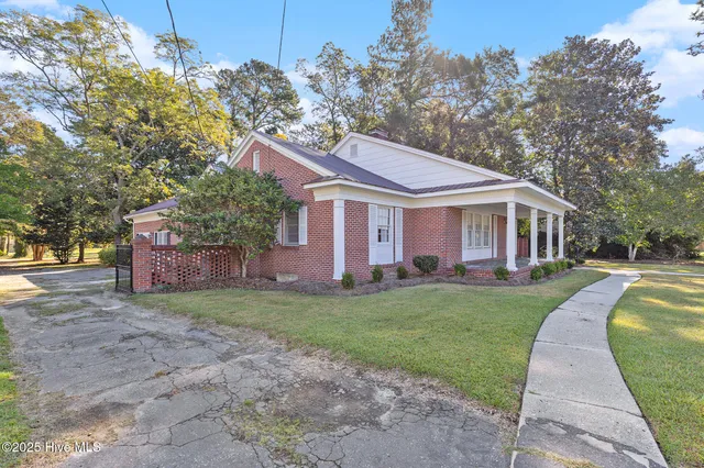 $390,000 | 211 Pireway Road, Tabor City, NC 28463