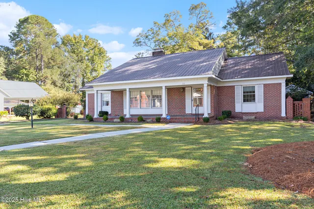 $390,000 | 211 Pireway Road, Tabor City, NC 28463