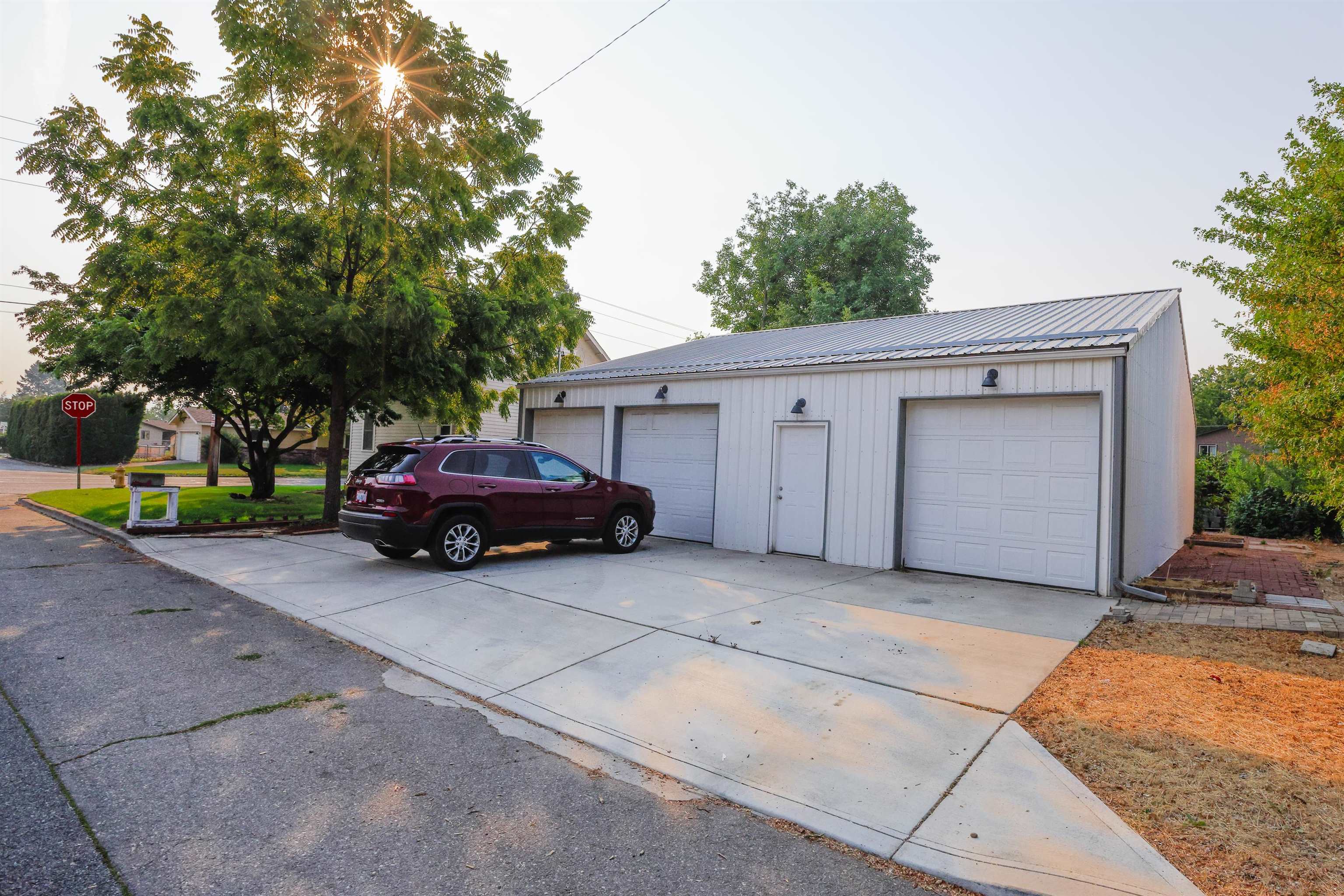 2504 South Bowdish Road Spokane Valley, WA 99206 - Photo 2 of 32 Gallery Image 2