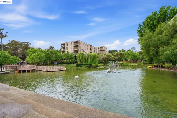 $198,000 | 490 North Civic Drive, Unit 305, Walnut Creek, CA 94596