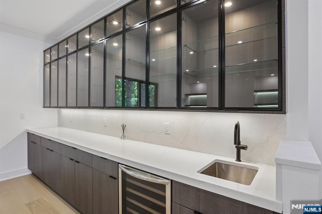 2189 Jones Road Fort Lee, NJ 07024 - Photo 9 of 32