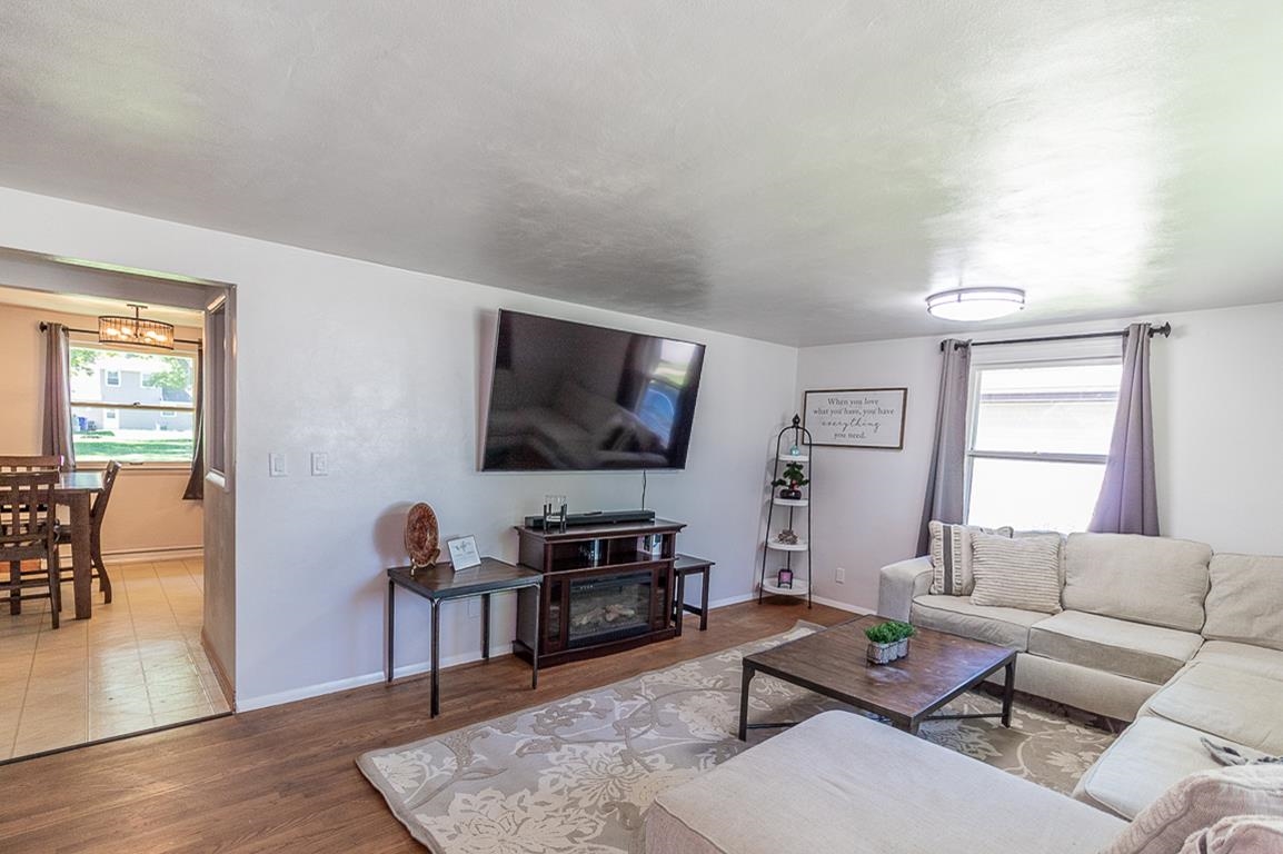 527 East Wilson Avenue Appleton, WI 54915 - Photo 2 of 35