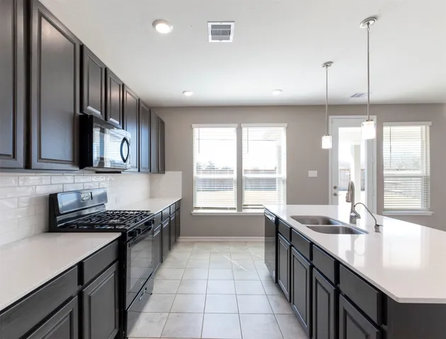 $2,490 | 5712 Bluebonnet Lane, Rosenberg, TX 77469