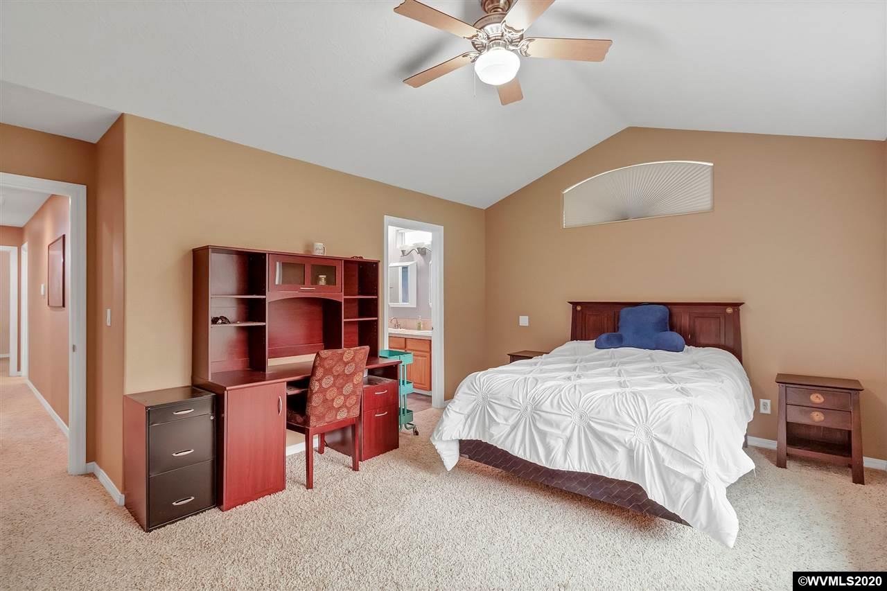 624 Northwest Reed Lane Dallas, OR 97338 - Photo 13 of 37 Gallery Image 13
