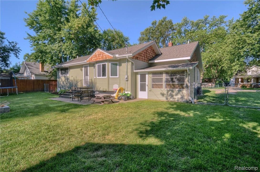 3364 Frembes Road Waterford, MI 48329 - Photo 25 of 25 Rear_2nd_View.jpg