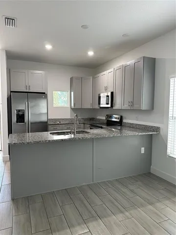 $2,000 | 601 Lake Shore Parkway, Davenport, FL 33896