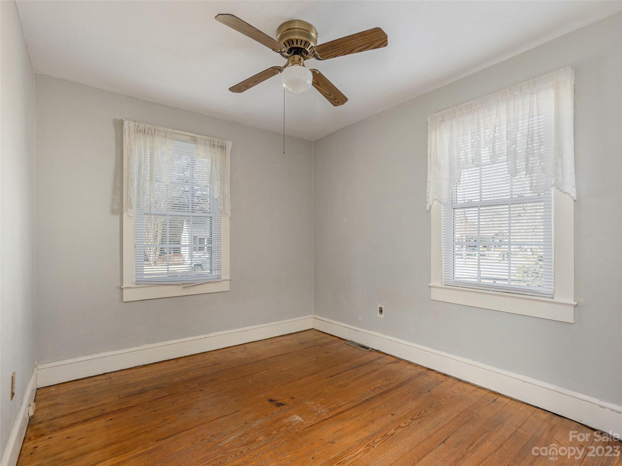 131 Rutledge Drive Hendersonville, NC 28739 - Photo 13 of 25 Gallery Image 13