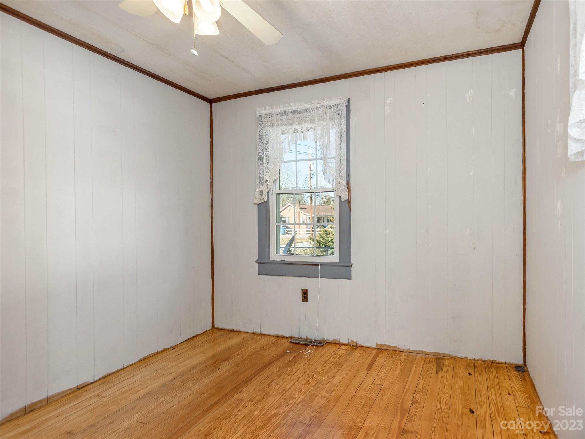 131 Rutledge Drive Hendersonville, NC 28739 - Photo 15 of 25 Gallery Image 15