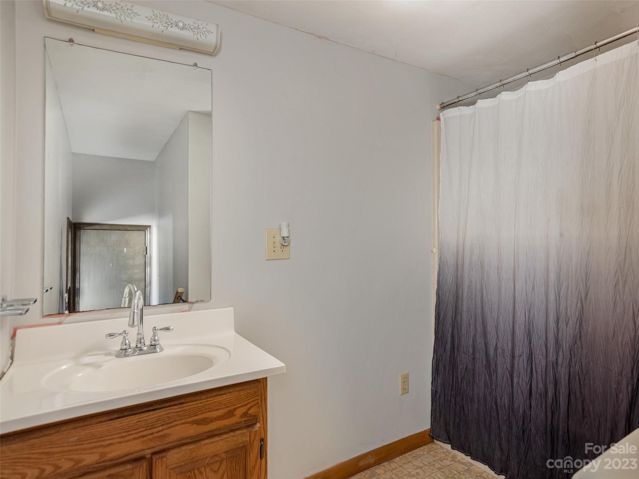 131 Rutledge Drive Hendersonville, NC 28739 - Photo 17 of 25 Gallery Image 17
