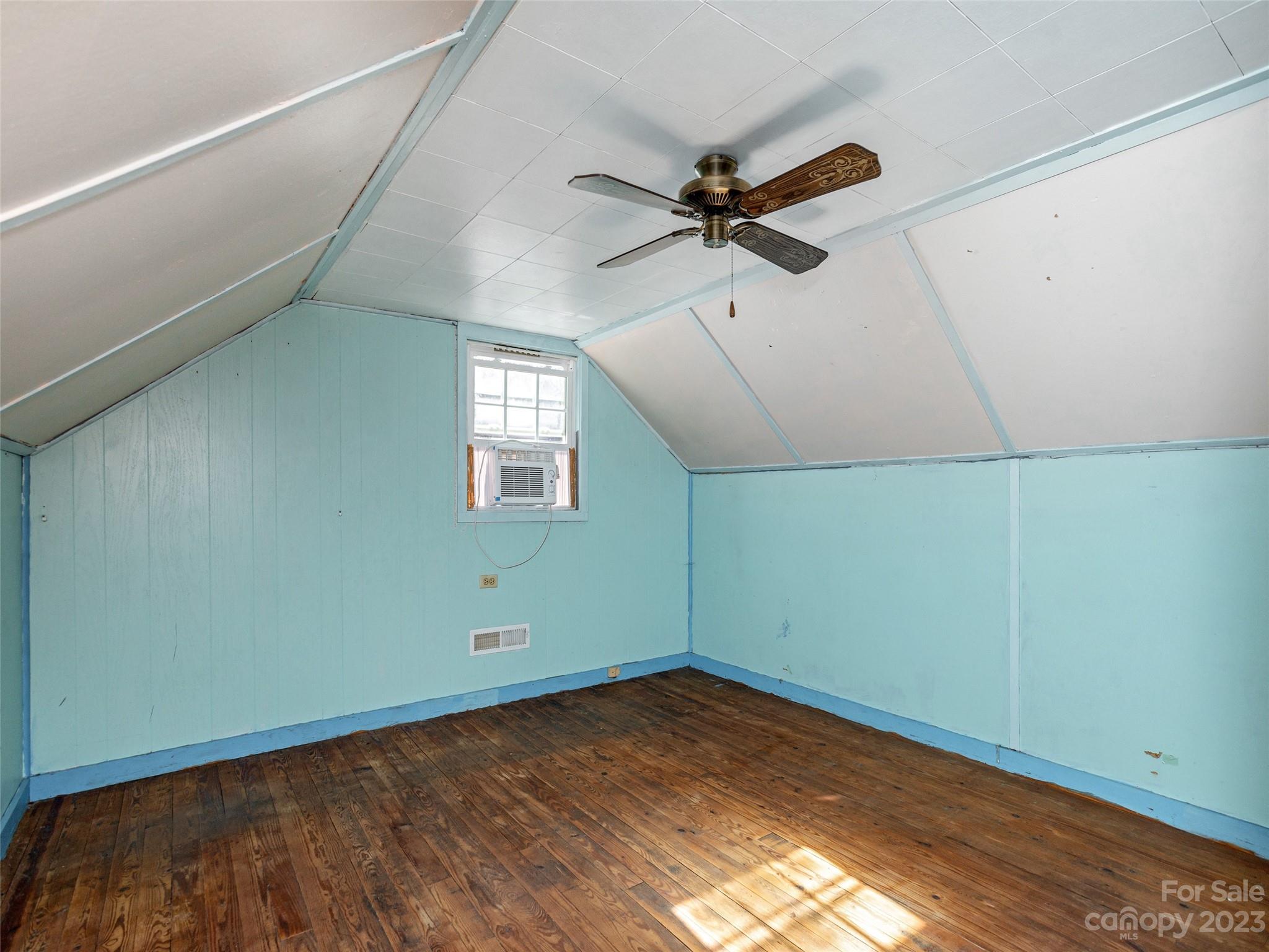 131 Rutledge Drive Hendersonville, NC 28739 - Photo 18 of 25 Gallery Image 18