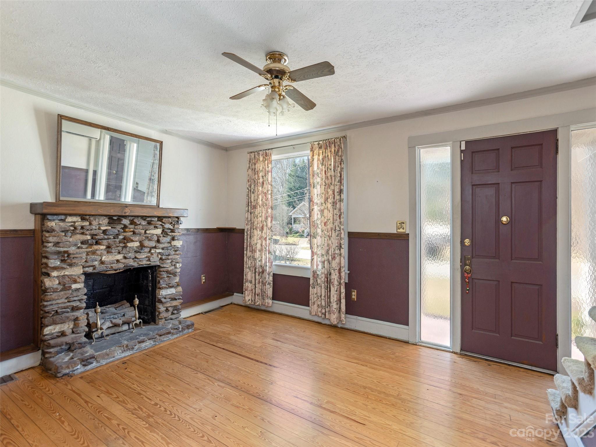131 Rutledge Drive Hendersonville, NC 28739 - Photo 3 of 25 Gallery Image 3