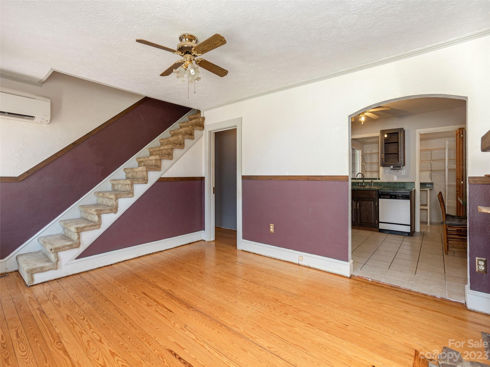 131 Rutledge Drive Hendersonville, NC 28739 - Photo 5 of 25 Gallery Image 5