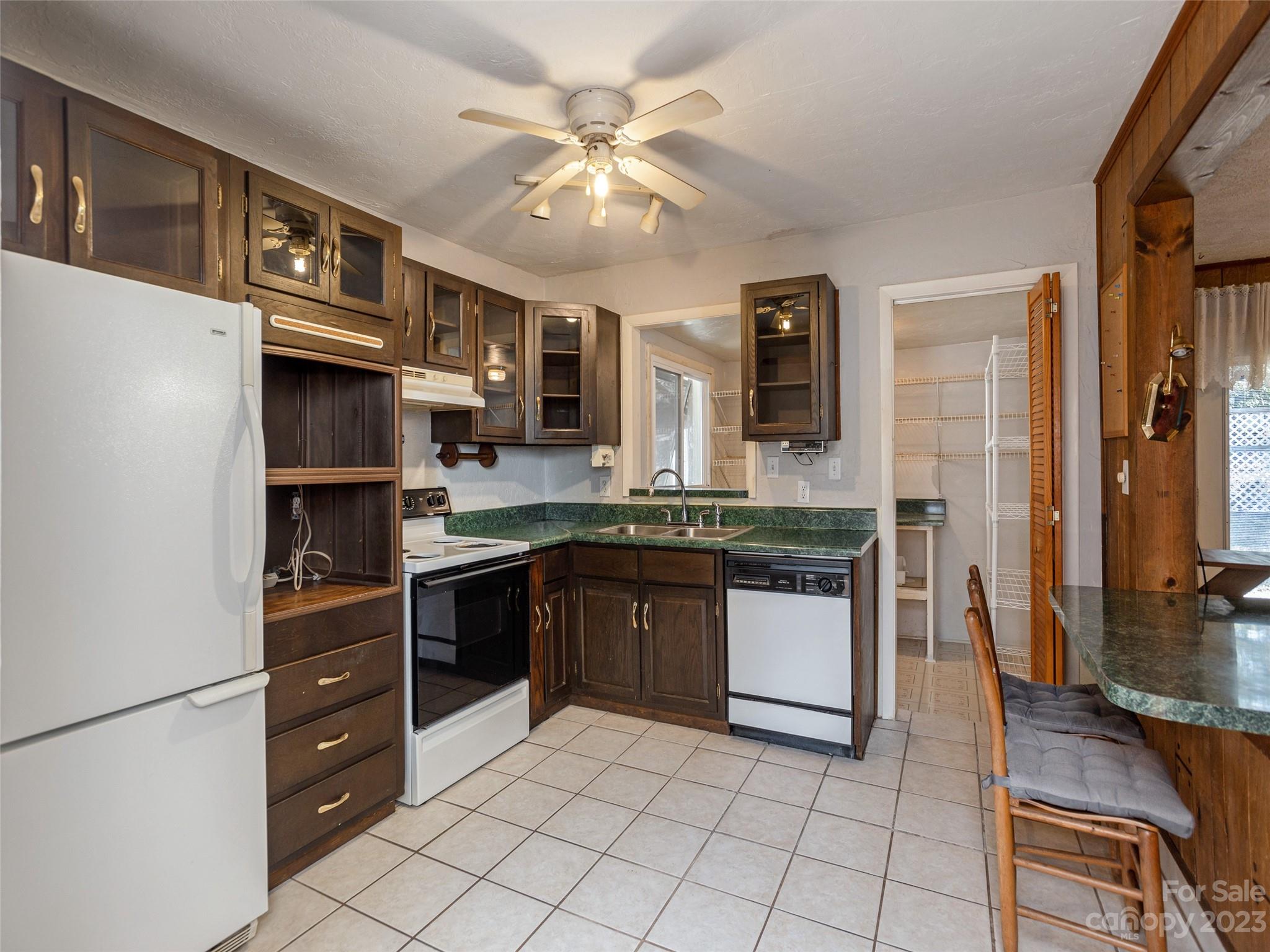 131 Rutledge Drive Hendersonville, NC 28739 - Photo 6 of 25 Gallery Image 6