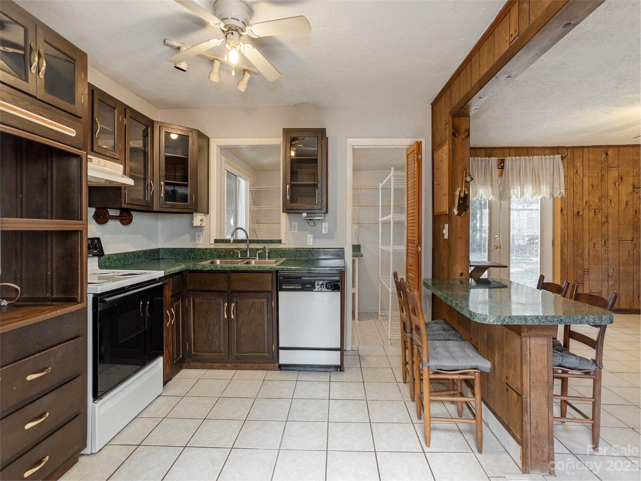 131 Rutledge Drive Hendersonville, NC 28739 - Photo 7 of 25 Gallery Image 7