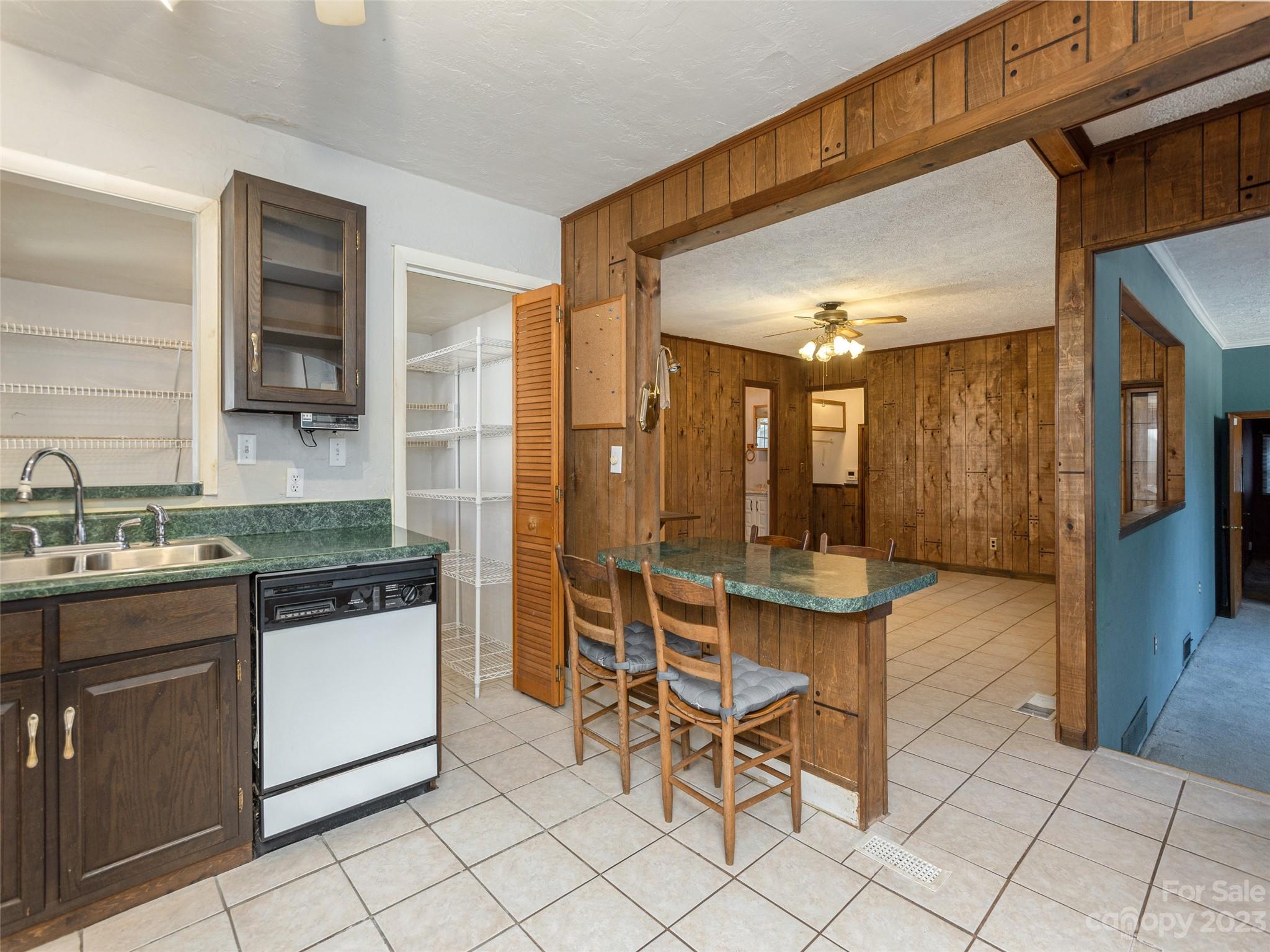 131 Rutledge Drive Hendersonville, NC 28739 - Photo 8 of 25 Gallery Image 8