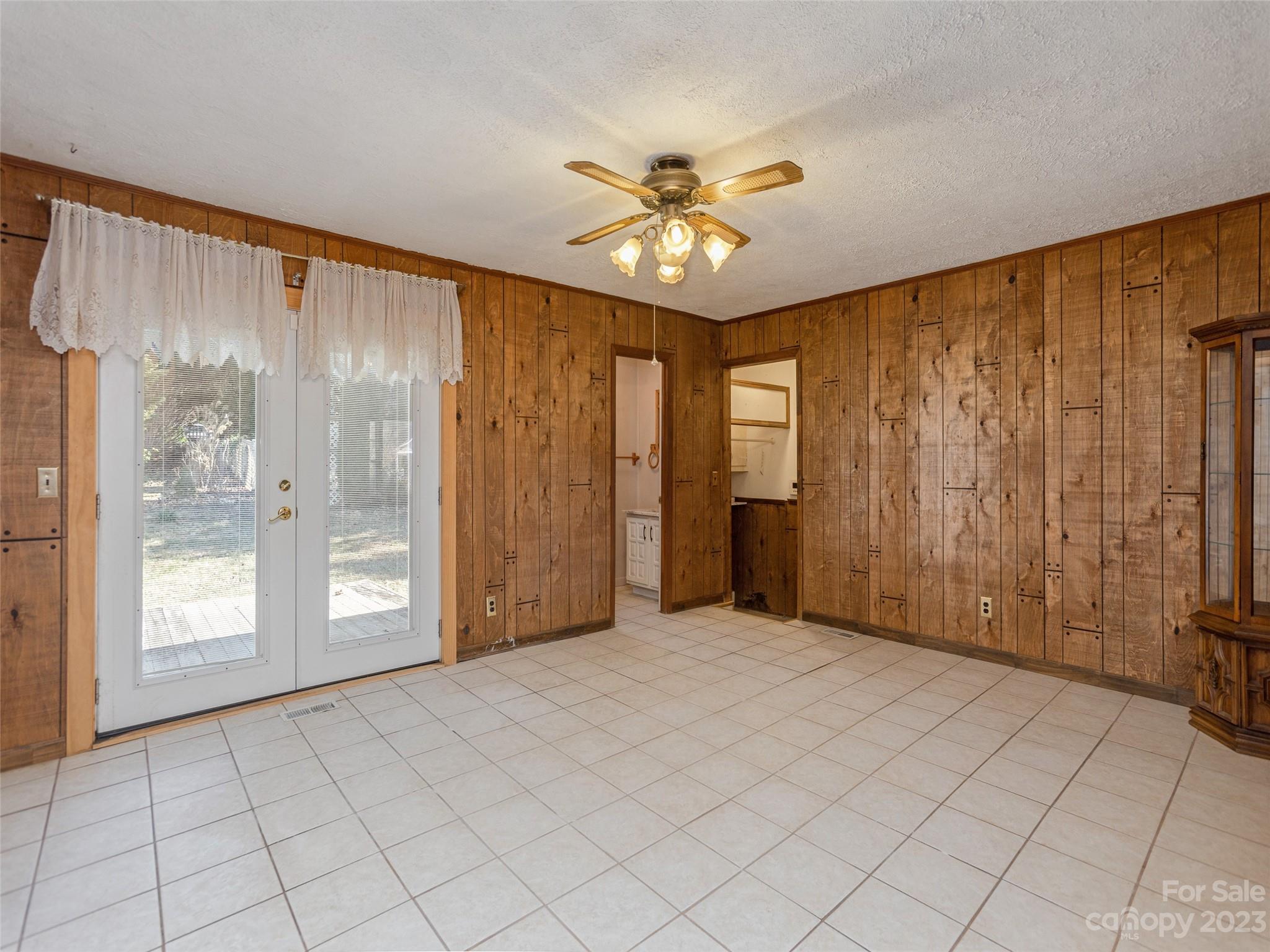 131 Rutledge Drive Hendersonville, NC 28739 - Photo 9 of 25 Gallery Image 9