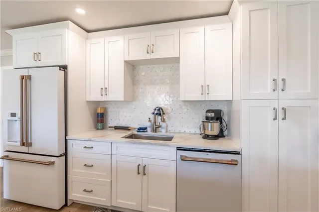 $595,000 | 2237 Kings Lake Boulevard, Naples, FL 34112