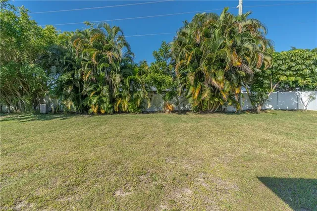 $595,000 | 2237 Kings Lake Boulevard, Naples, FL 34112