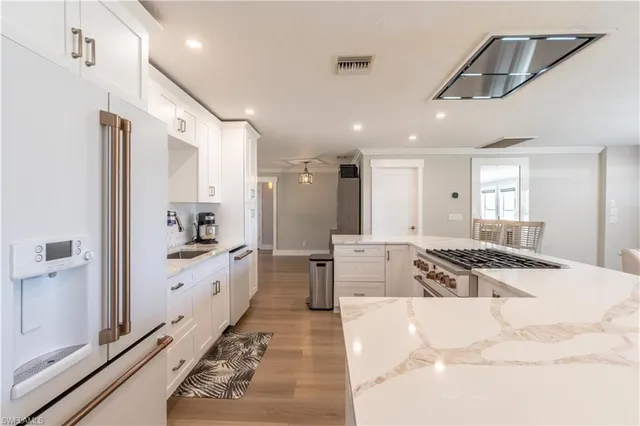 $595,000 | 2237 Kings Lake Boulevard, Naples, FL 34112