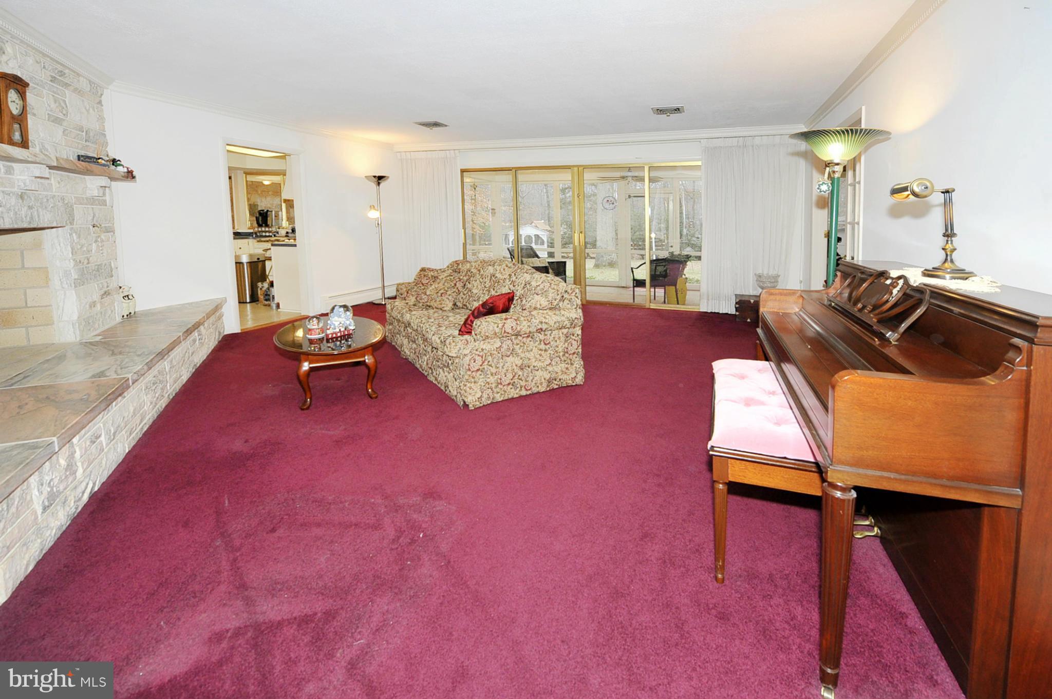 14708 Harold Road Silver Spring, MD 20905 - Photo 5 of 25 Living Room