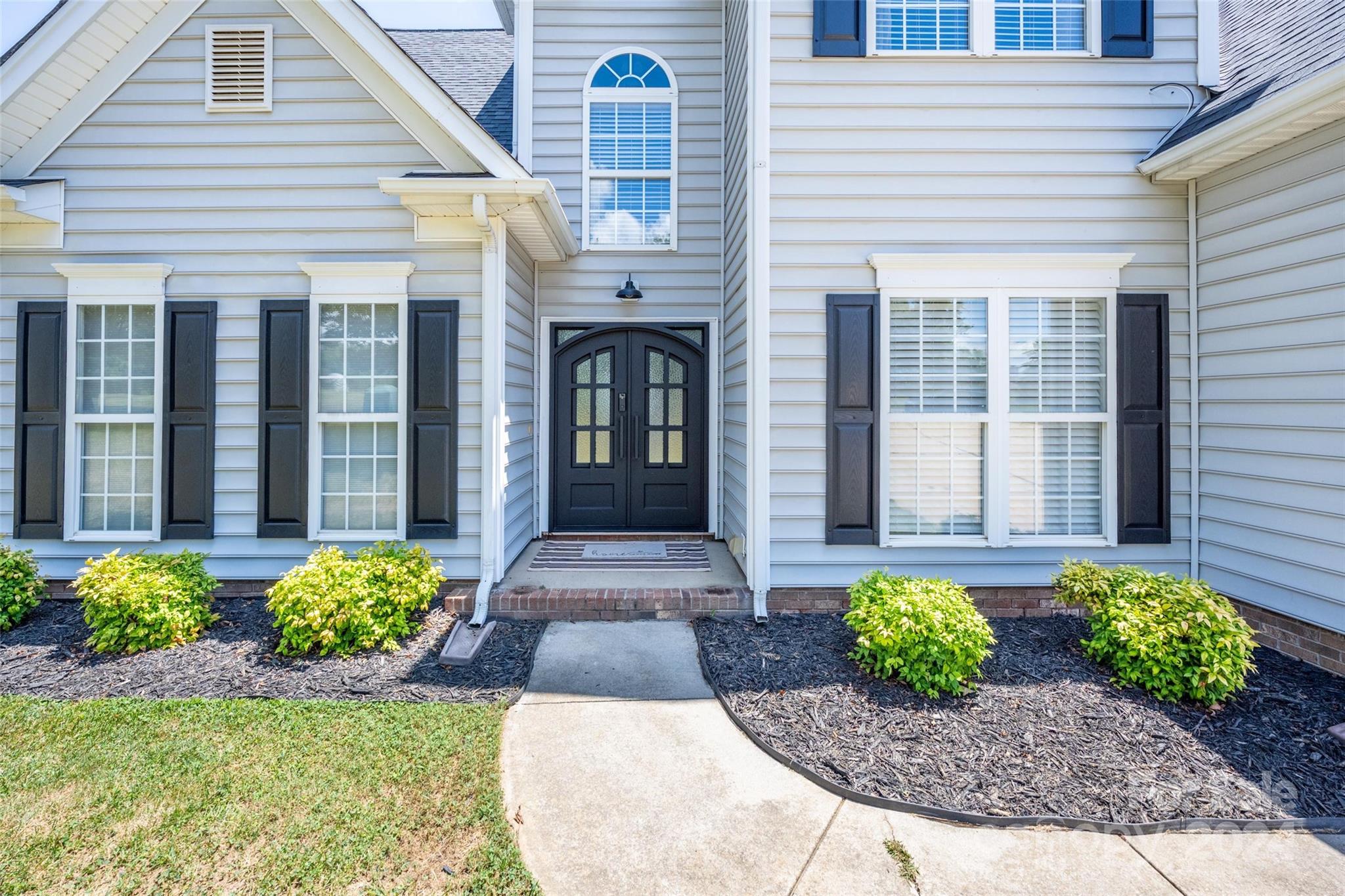 395 Hoover Road Troutman, NC 28166 - Photo 3 of 26 a front view of a house