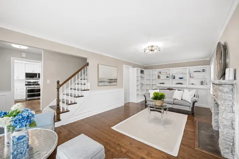 $1,899,000 | 586 Earl Drive, Northfield, IL 60093