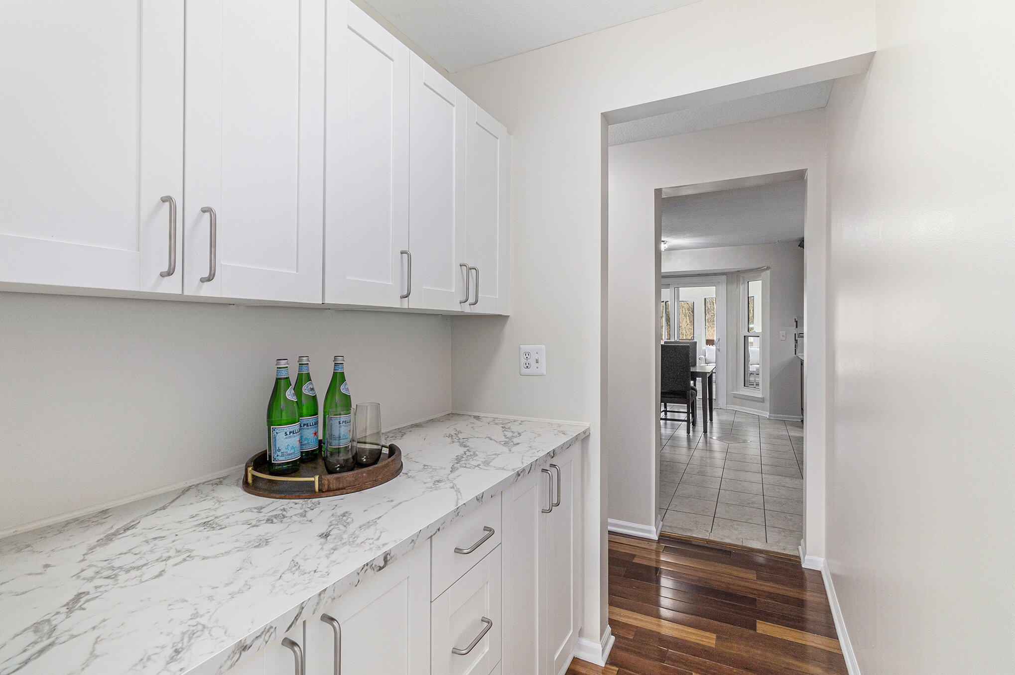 4910 Ravine Court Ann Arbor, MI 48105 - Photo 13 of 57 11 serving bar