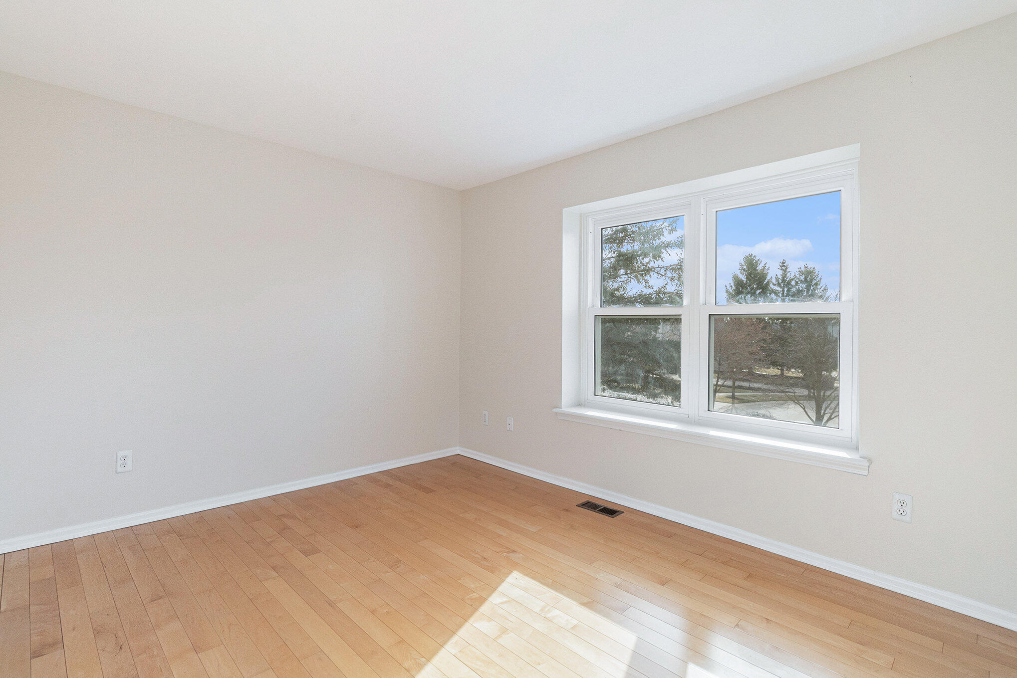 4910 Ravine Court Ann Arbor, MI 48105 - Photo 35 of 57 31 bed3